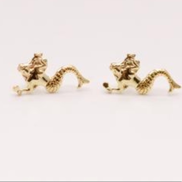 🧜🏽‍♀️🦜 Gold Little Mermaid Exquisite Detail Stud Earring - Picture 3 of 3